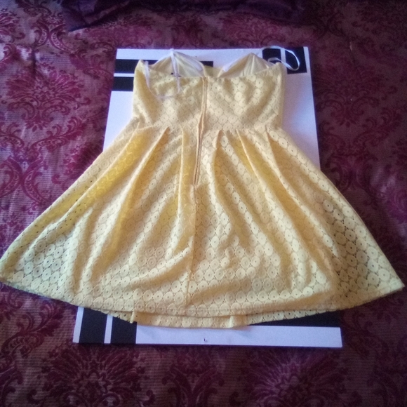 Dress - Picture 4 of 4